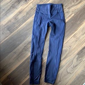 Lululemon Women’s leggings - size 4